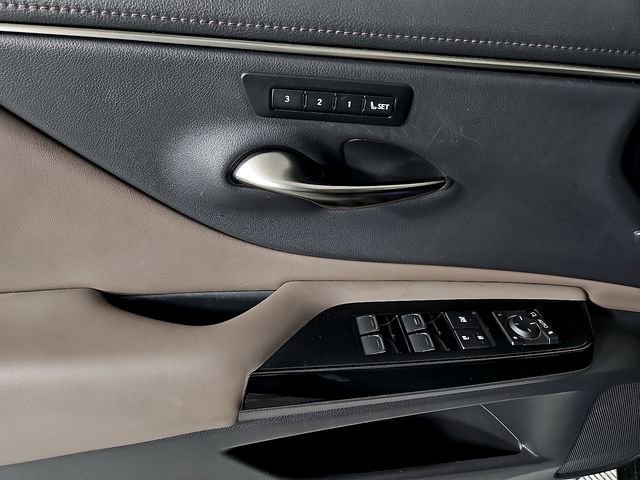 Used 2022 Lexus ES 300h 300h w/ Premium Package image 13