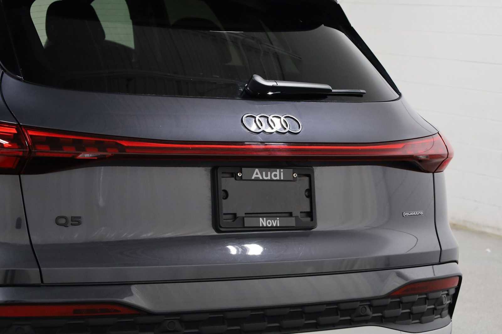Certified 2025 Audi Q5 Premium Plus w/ Premium Plus AWD/4WD image 8
