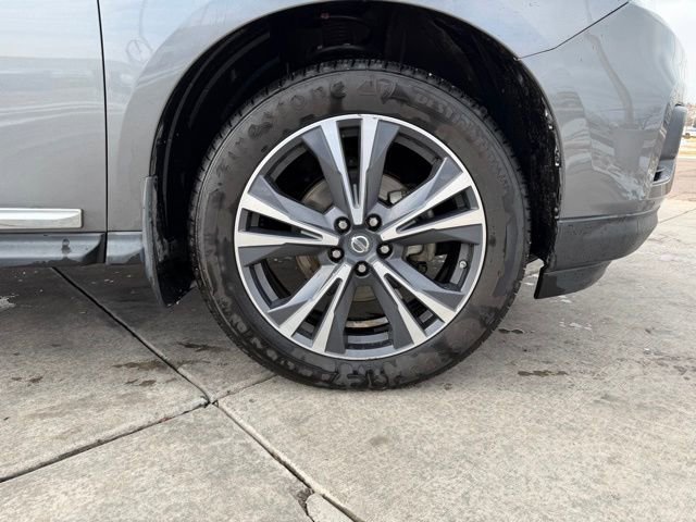 Used 2017 Nissan Pathfinder Platinum image 31