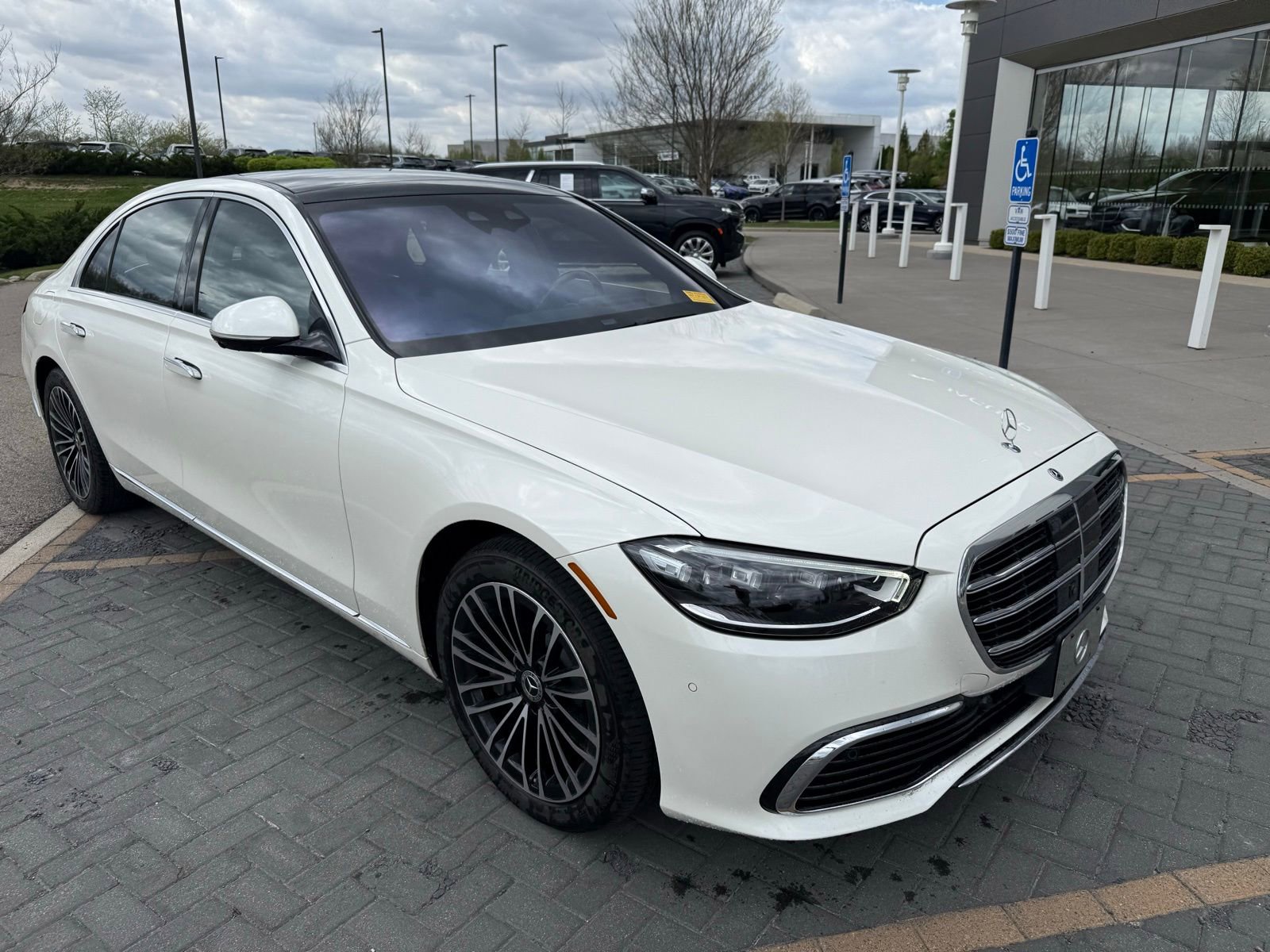 Used 2022 Mercedes-Benz S 580 4MATIC Sedan image 3