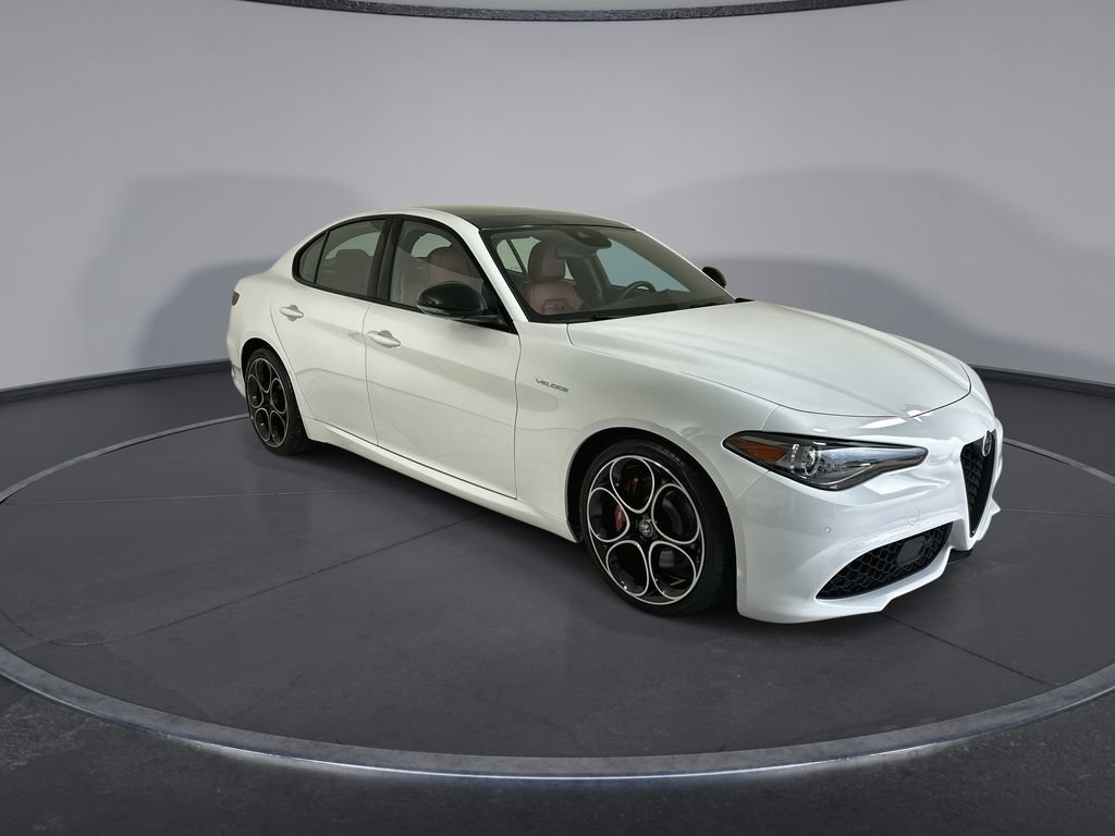 Used 2022 Alfa Romeo Giulia Veloce RWD image 2