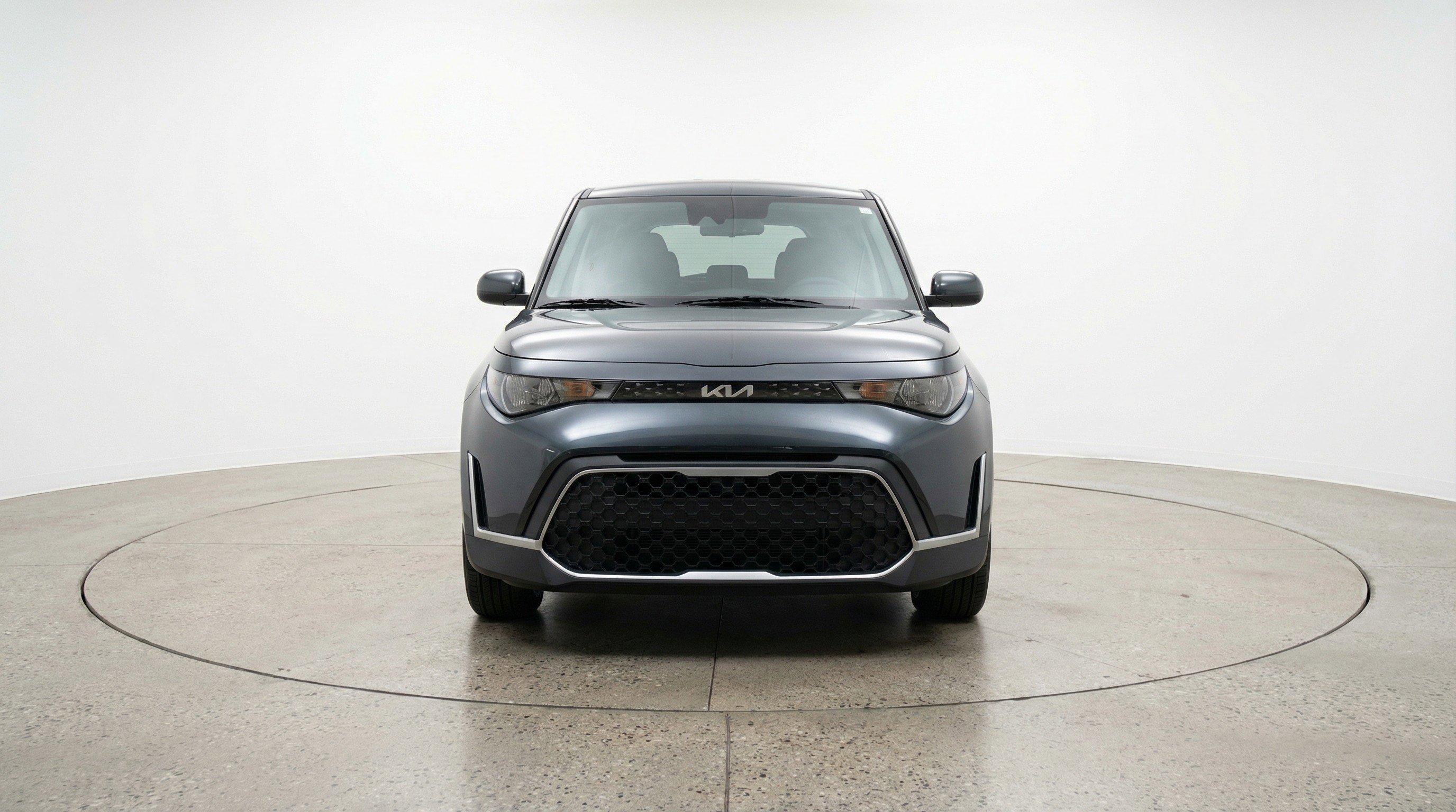 Used 2025 Kia Soul LX w/ LX Technology Package FWD image 2