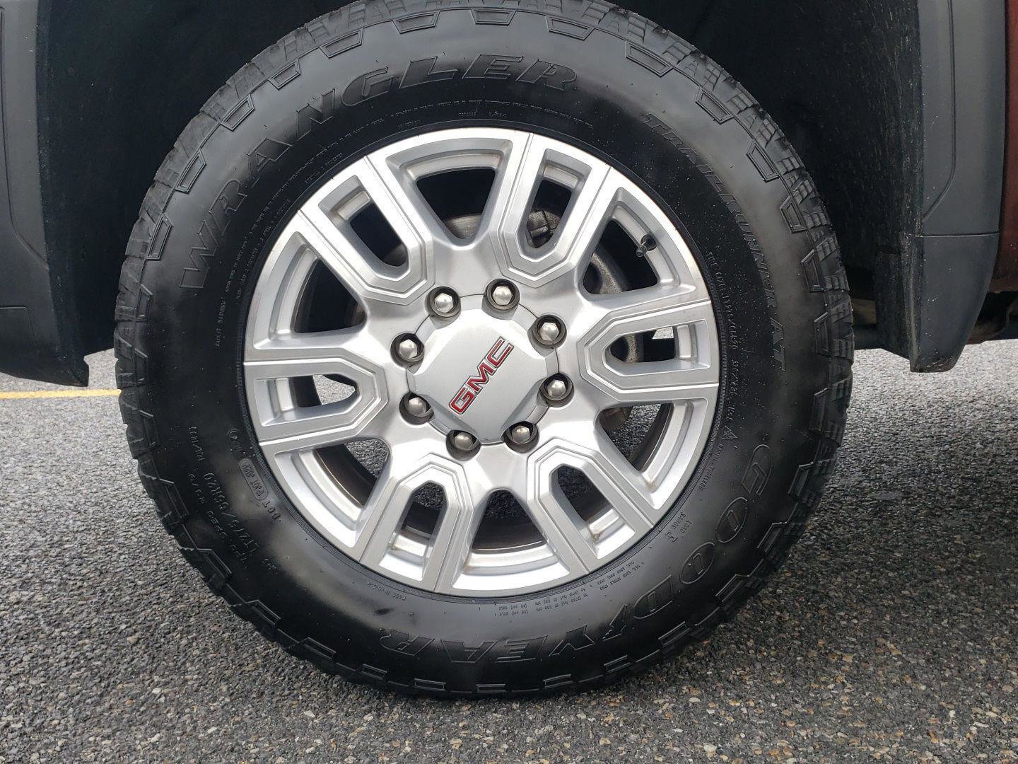 Used 2024 GMC Sierra 2500 SLT w/ SLT Premium Package image 13