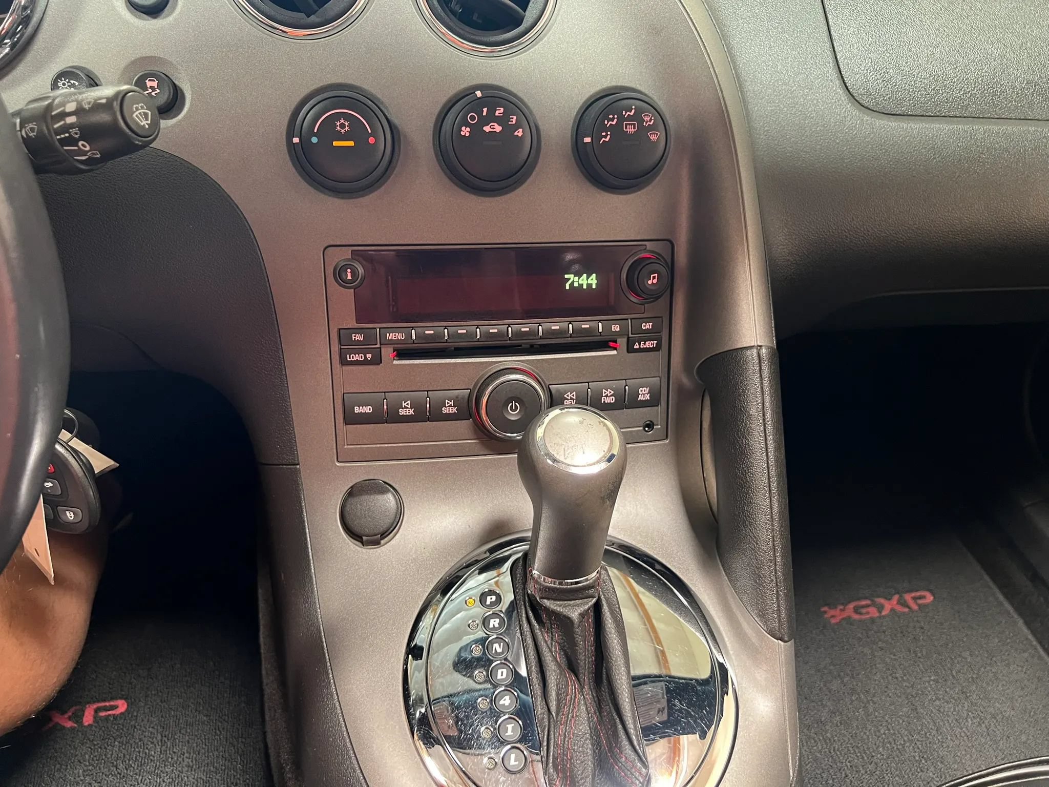 Used 2009 Pontiac Solstice GXP w/ Premium Package RWD image 24