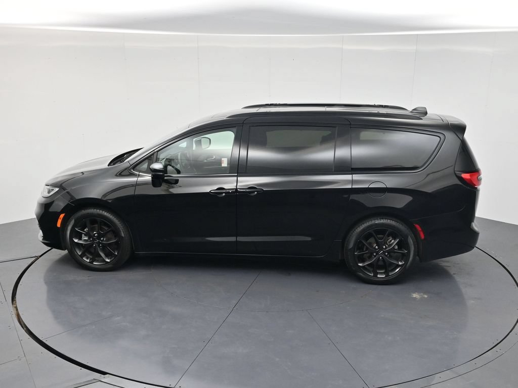Used 2025 Chrysler Pacifica Limited FWD image 39
