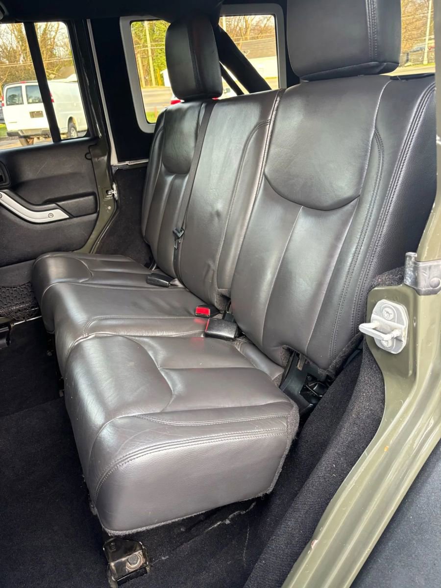 Used 2015 Jeep Wrangler Unlimited Rubicon w/ Connectivity Group image 15