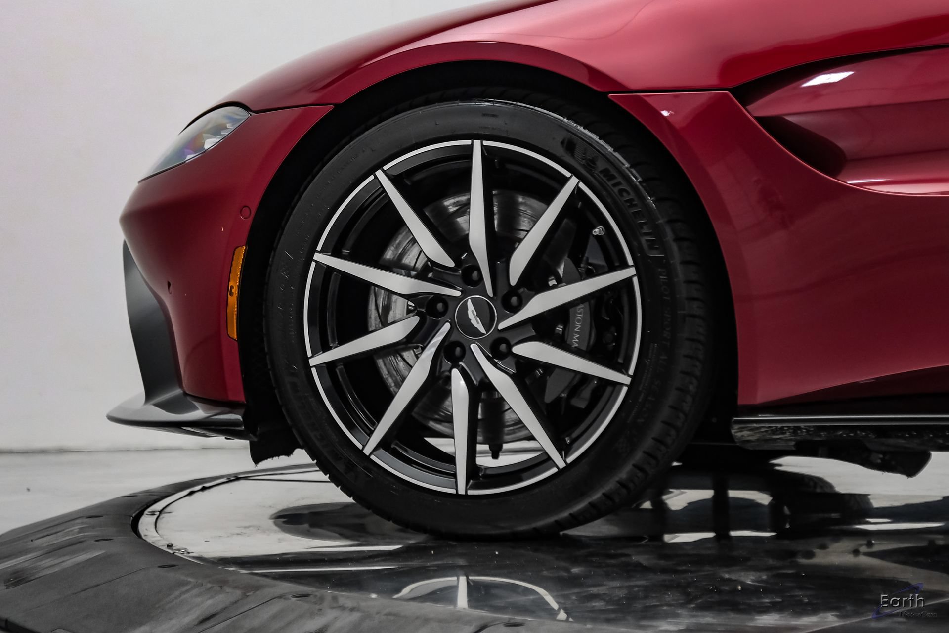 Used 2019 Aston Martin V8 Vantage Coupe RWD image 93