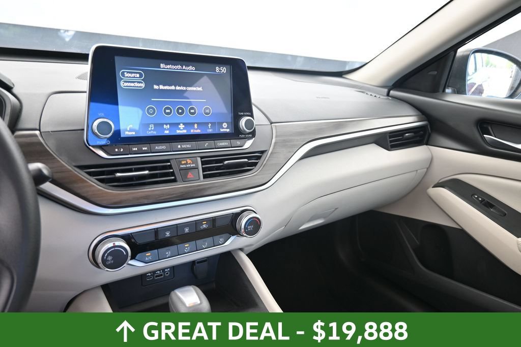 Used 2025 Nissan Altima 2.5 SV FWD image 21
