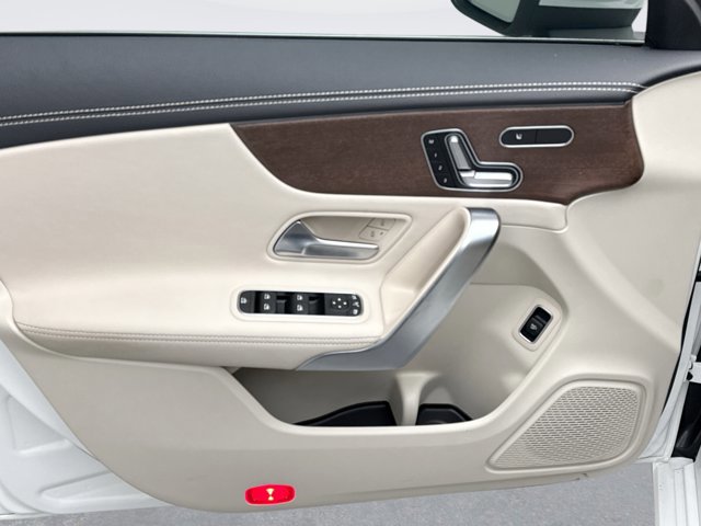 Used 2023 Mercedes-Benz CLA 250 4MATIC image 9