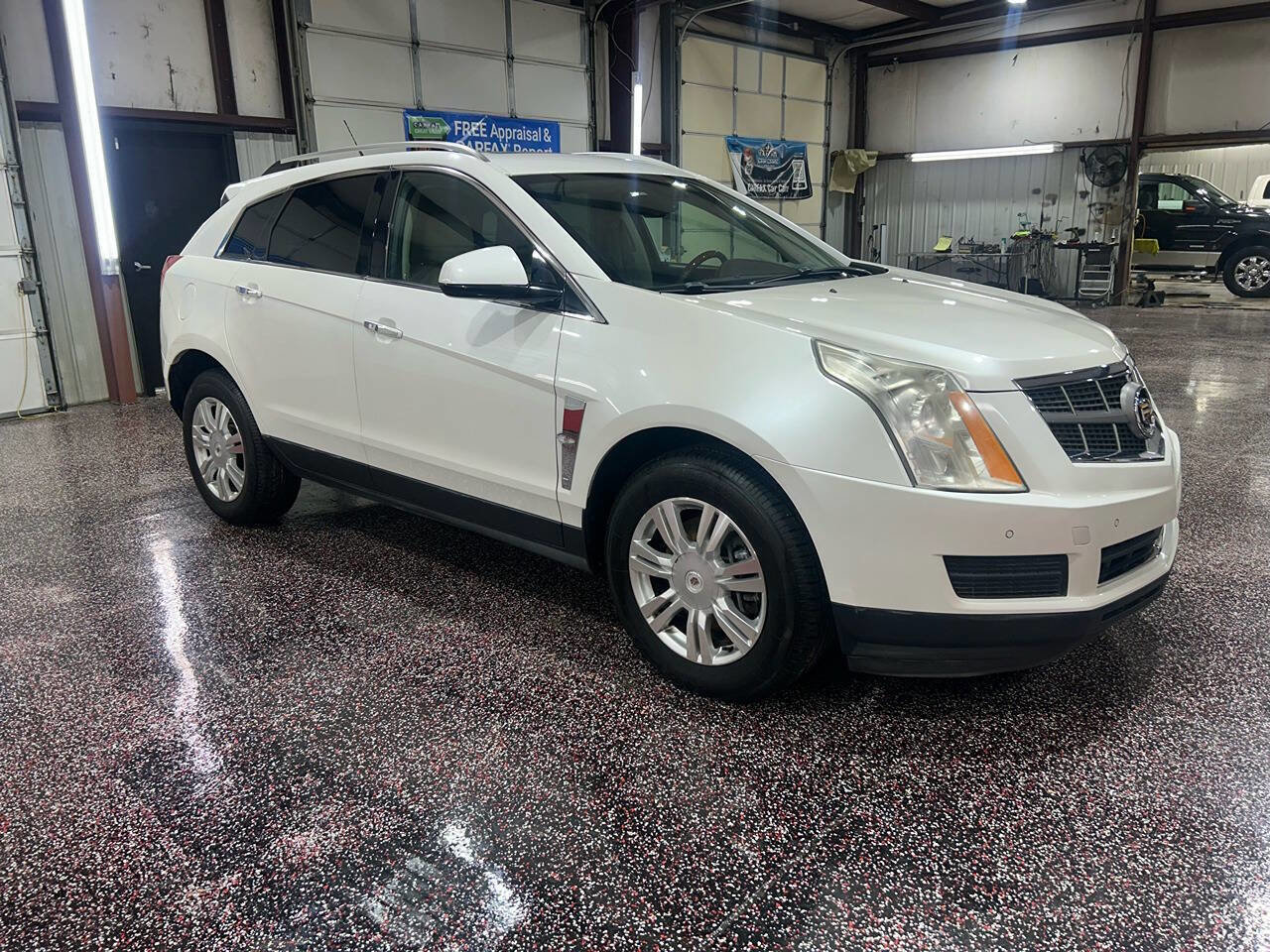 Used 2011 Cadillac SRX Luxury image 3