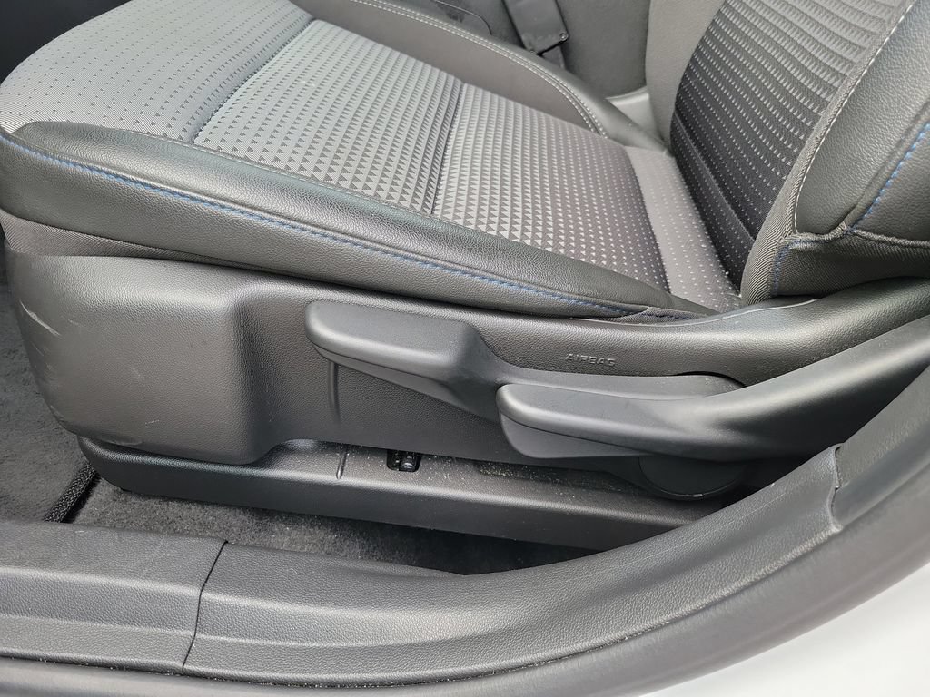 Used 2025 Chevrolet Trax LT FWD image 20