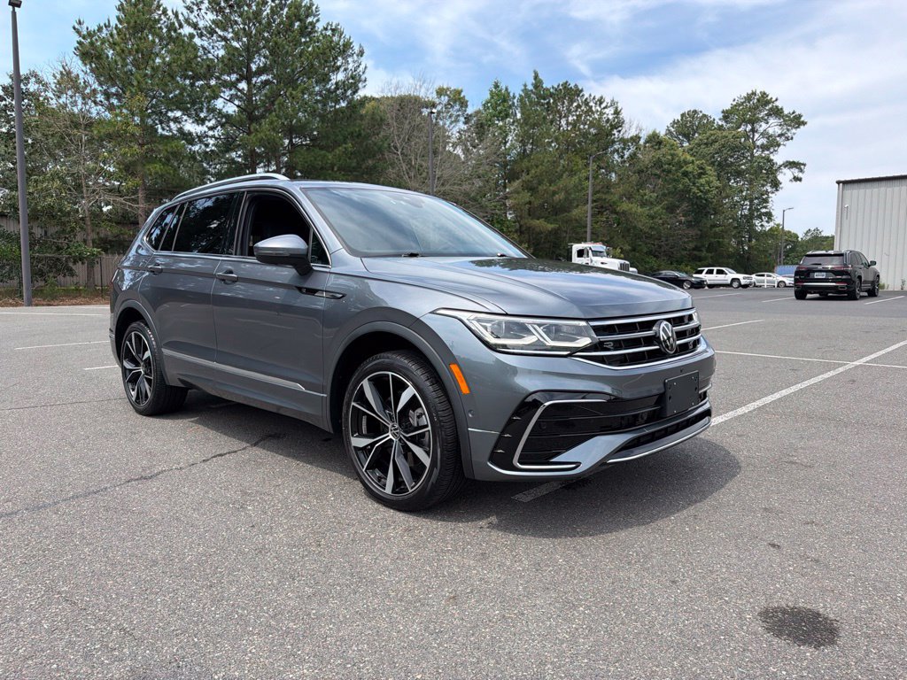 Used 2023 Volkswagen Tiguan SEL R-Line AWD/4WD image 4