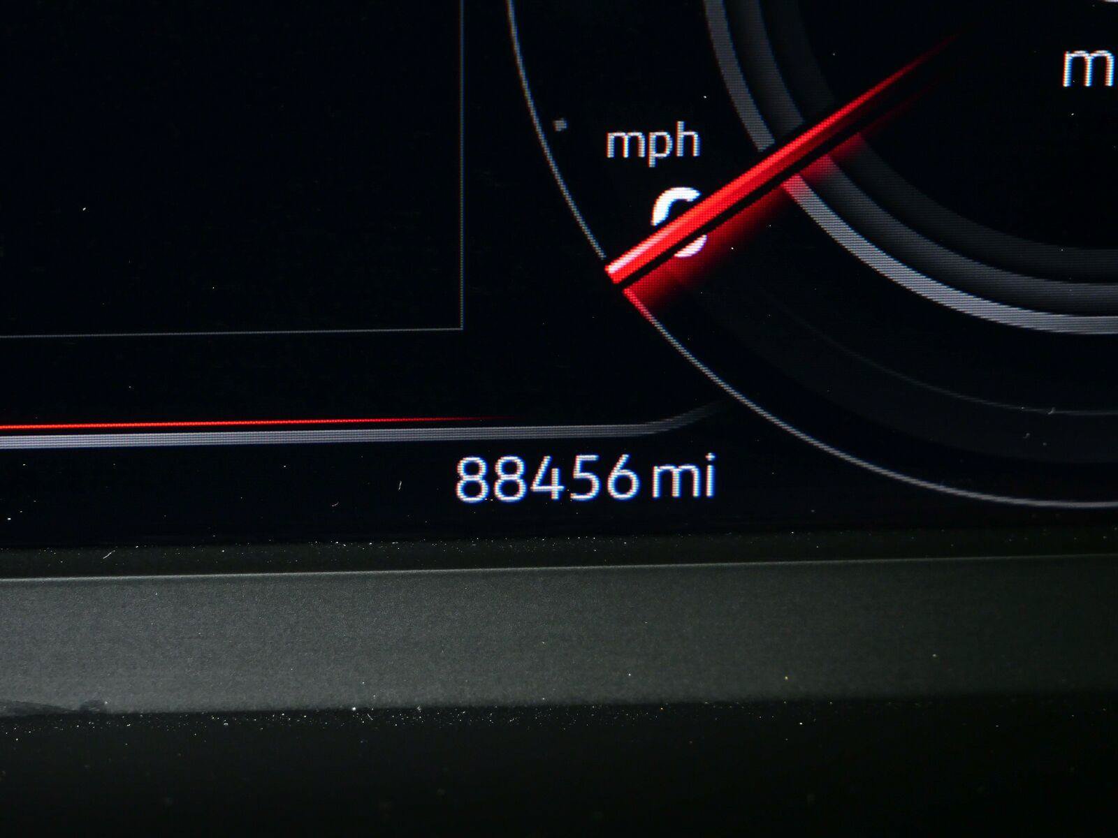 Used 2022 Volkswagen Tiguan SEL R-Line AWD/4WD image 9
