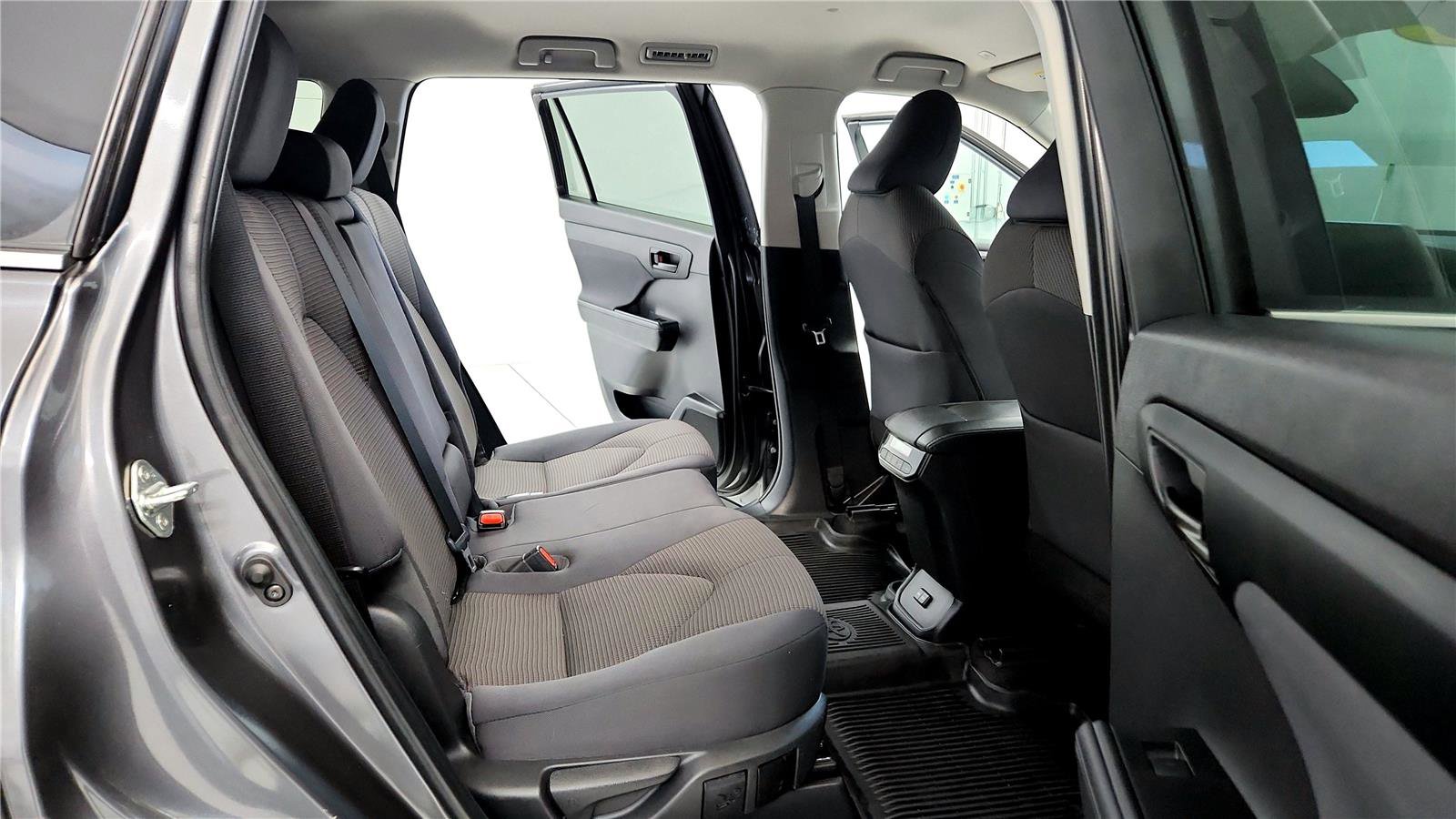 Certified 2023 Toyota Highlander L image 17