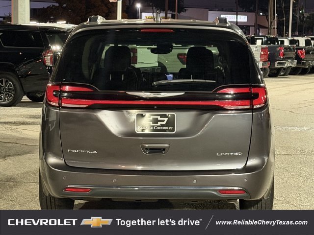 Used 2022 Chrysler Pacifica Limited FWD image 5