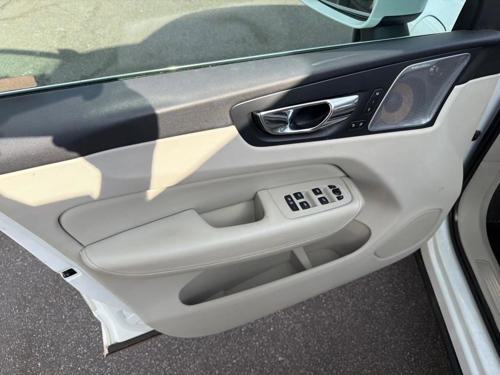 Used 2018 Volvo XC60 T8 Inscription w/ Luxury Seat Package AWD/4WD image 35