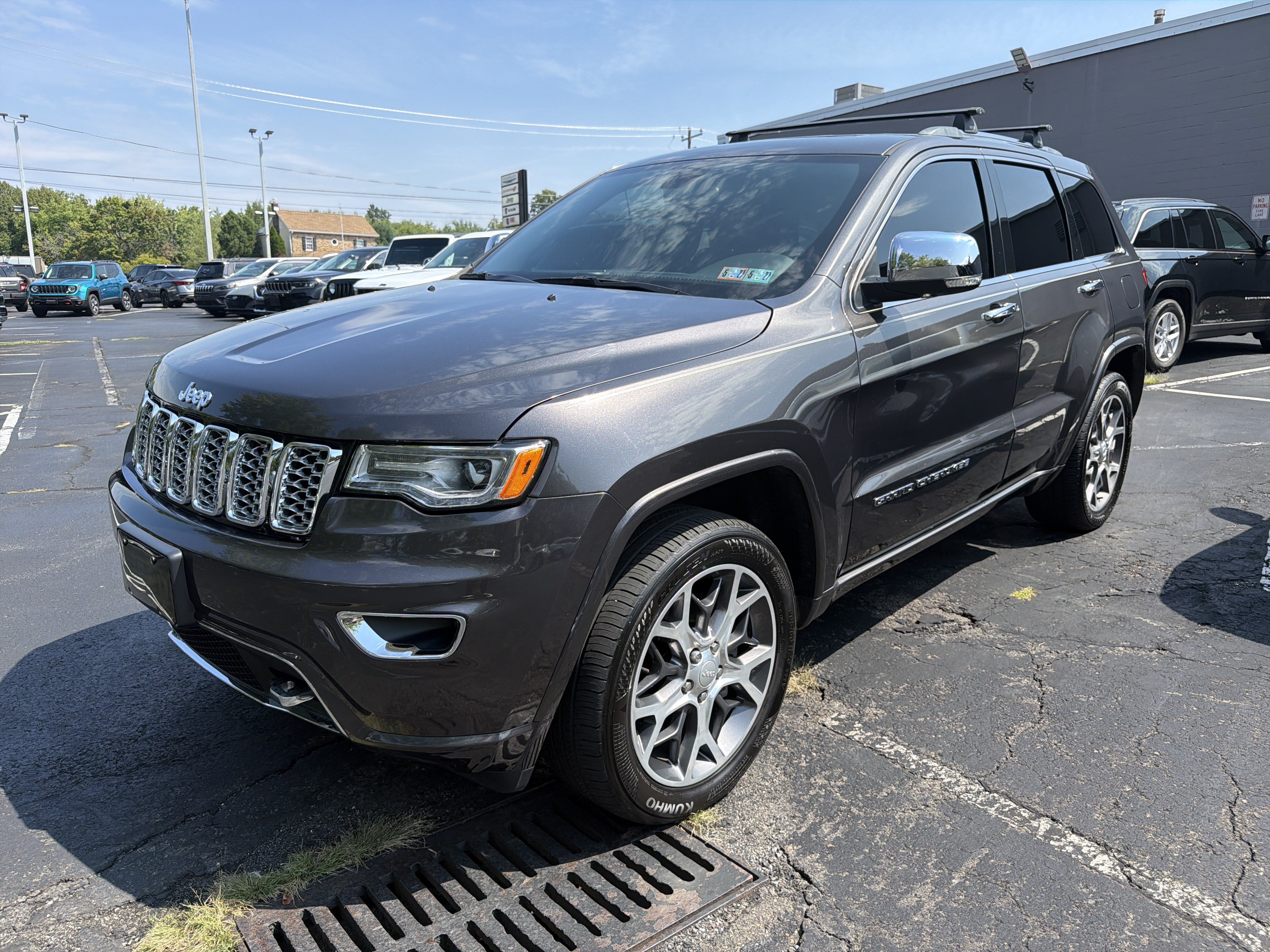 Certified 2020 Jeep Grand Cherokee Overland AWD/4WD image 3
