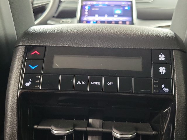 Used 2023 Jeep Grand Cherokee L Limited w/ Black Appearance Package AWD/4WD image 17