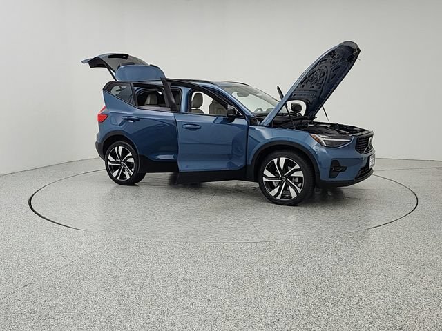 Used 2024 Volvo XC40 B5 Plus w/ Protection Package Premier AWD/4WD image 10