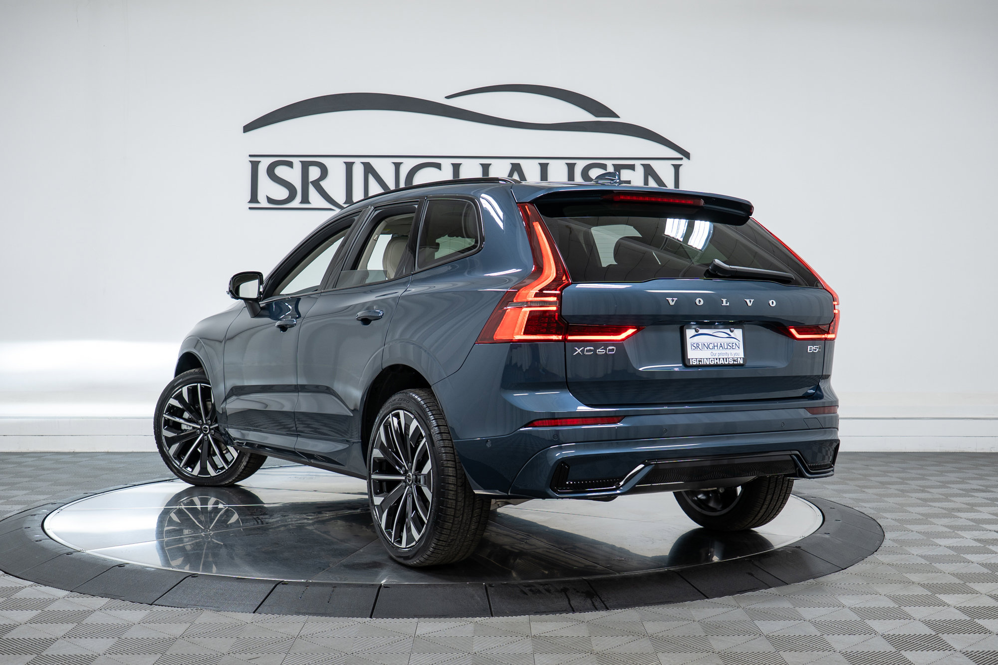 New 2026 Volvo XC60 B5 Ultra w/ Climate Package image 28