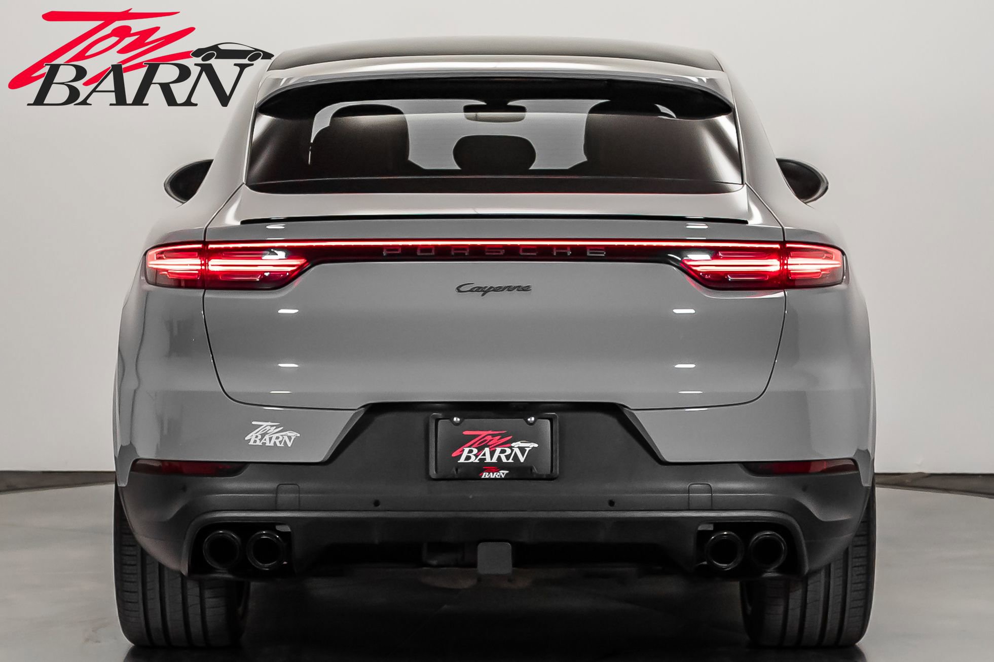 Used 2023 Porsche Cayenne Platinum Edition image 4