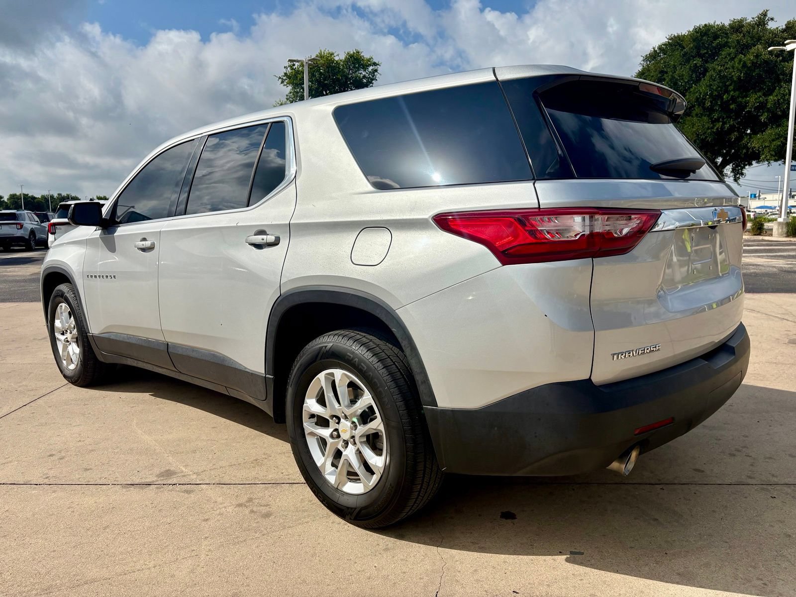 Used 2019 Chevrolet Traverse LS FWD image 5
