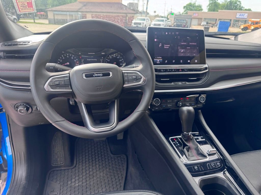 Used 2025 Jeep Compass Trailhawk image 13