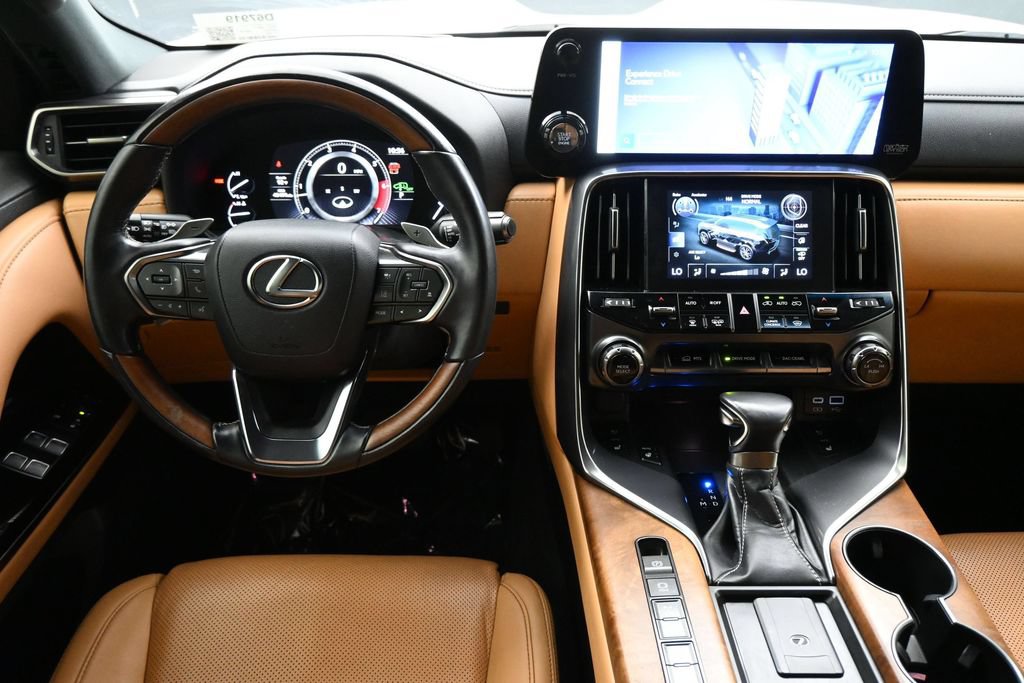 Used 2023 Lexus LX 600 4WD w/ Luxury Package image 7
