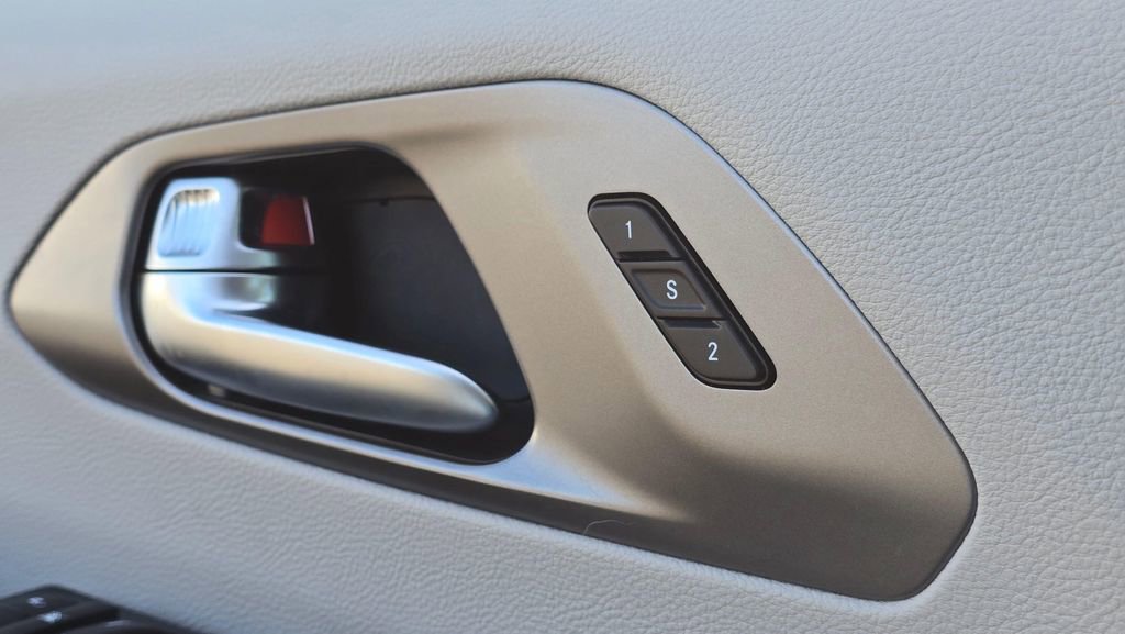 Used 2020 Chrysler Pacifica Touring-L image 24