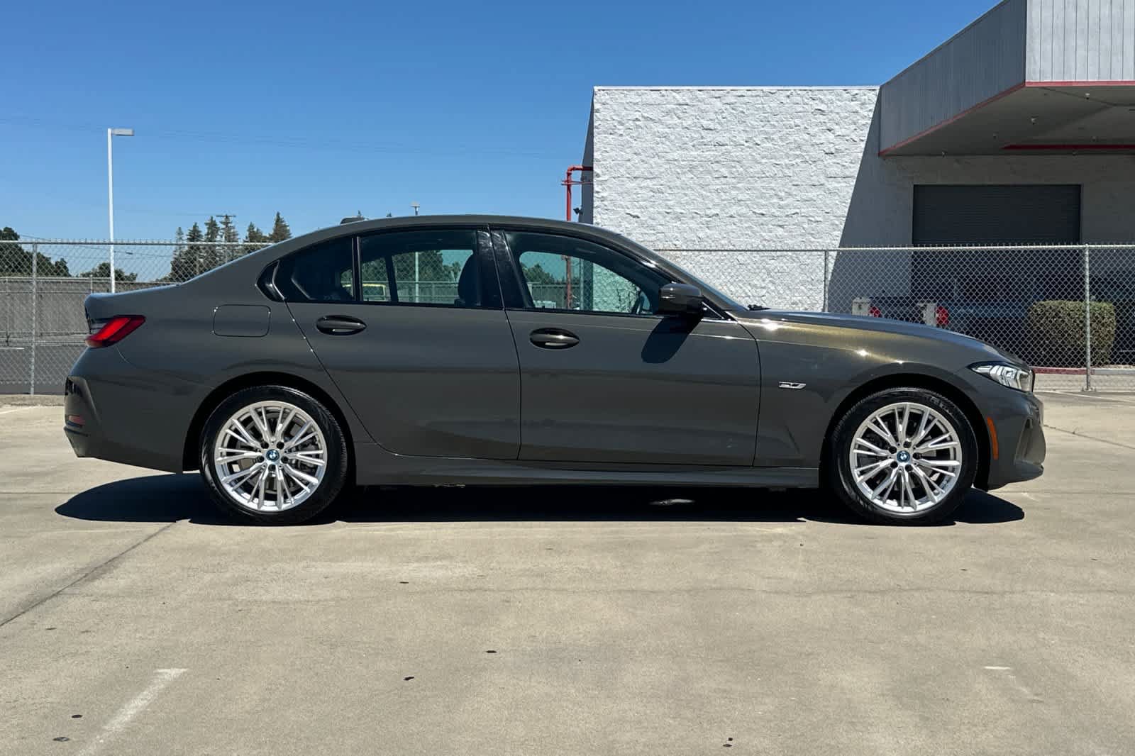 Used 2023 BMW 330e xDrive w/ Premium Package AWD/4WD image 2