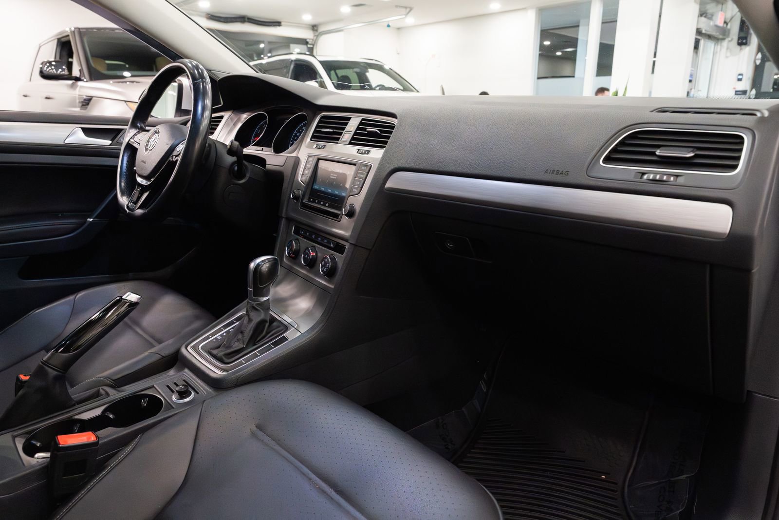 Used 2016 Volkswagen Golf SE FWD image 23