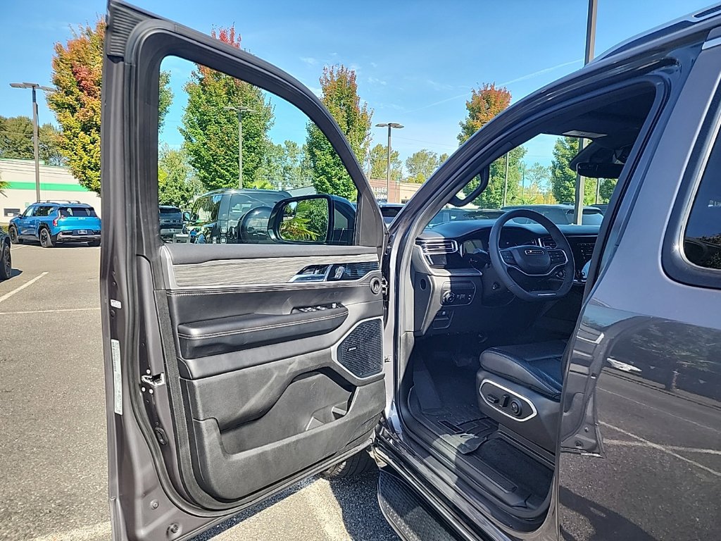 Used 2022 Jeep Wagoneer Series III w/ Convenience Group I RWD image 9