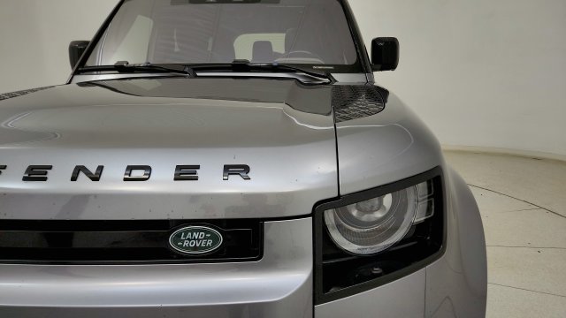 Used 2022 Land Rover Defender 110 X-Dynamic SE AWD/4WD image 24