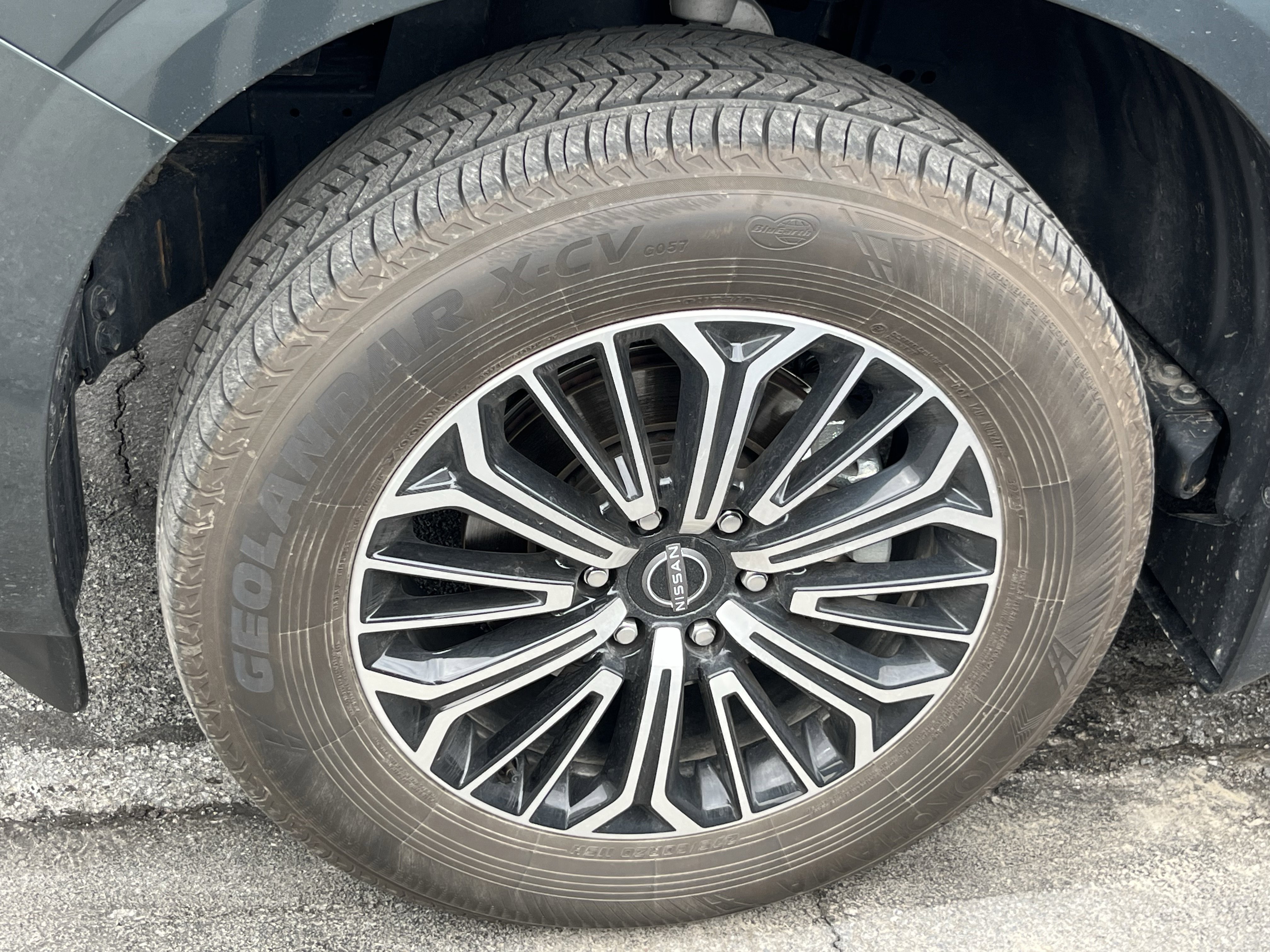 Used 2025 Nissan Armada SL w/ Captain's Chari Seat Package image 4