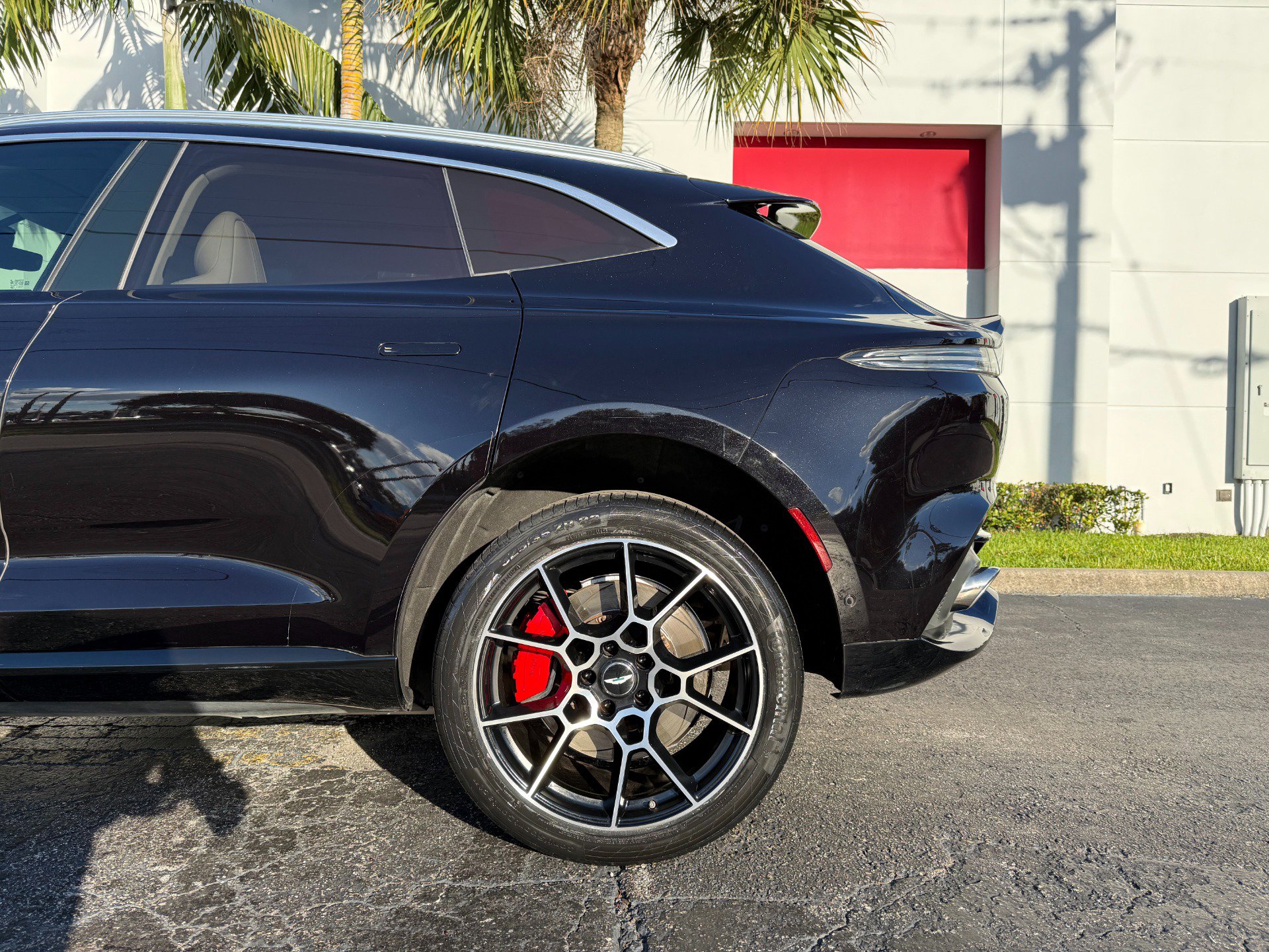 Used 2021 Aston Martin DBX image 12