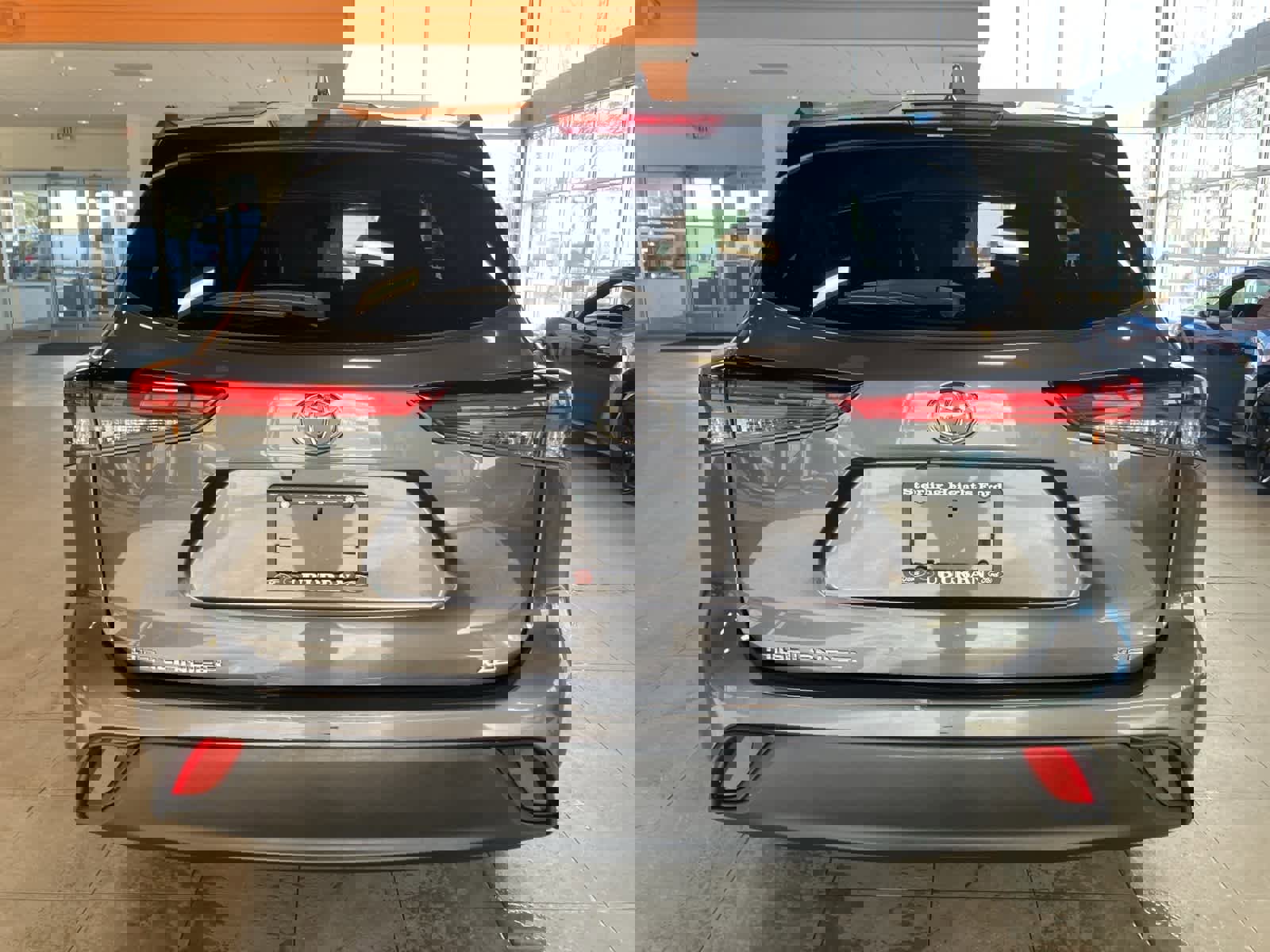 Used 2023 Toyota Highlander XLE image 6