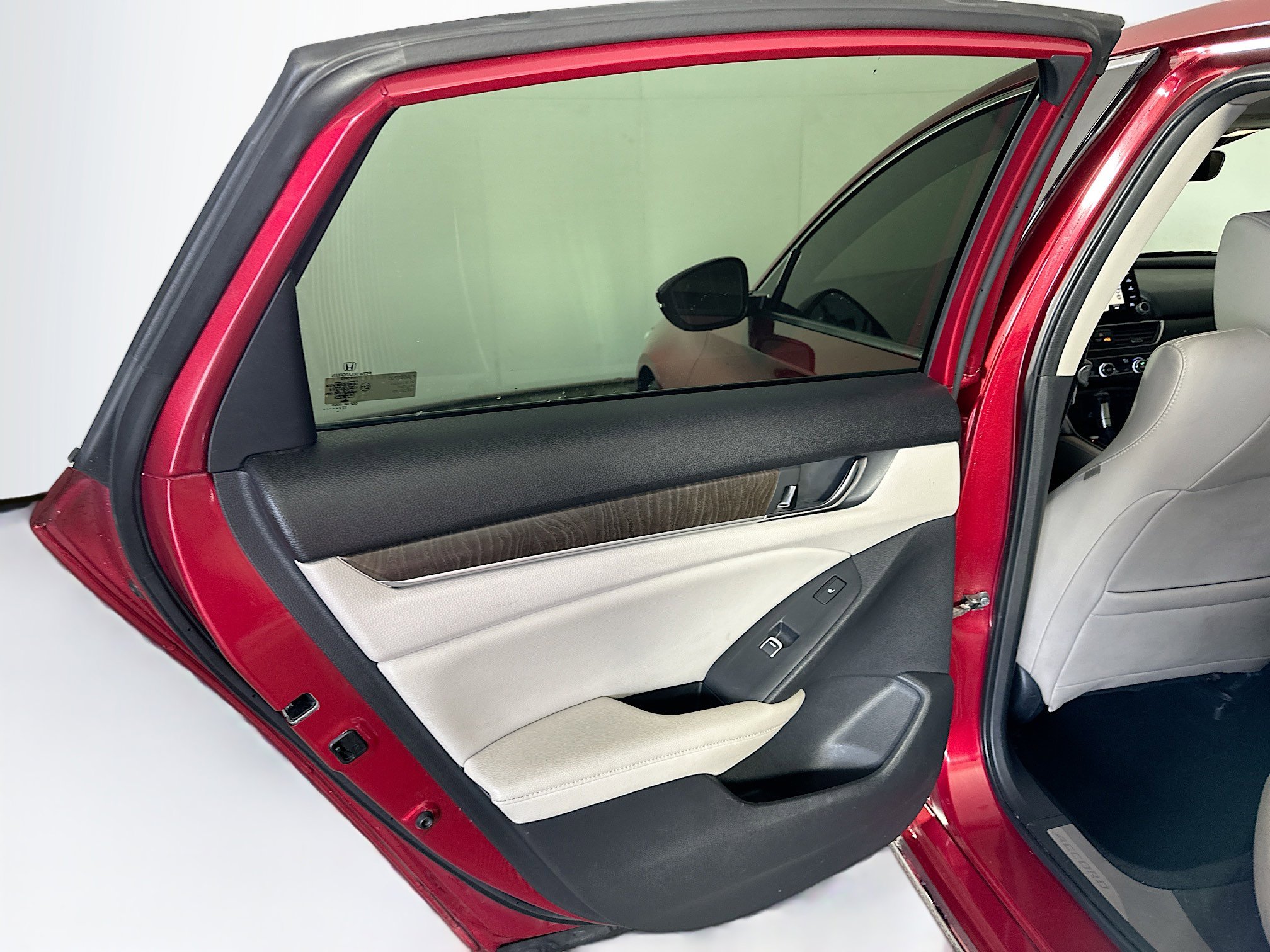 Used 2018 Honda Accord Touring image 26