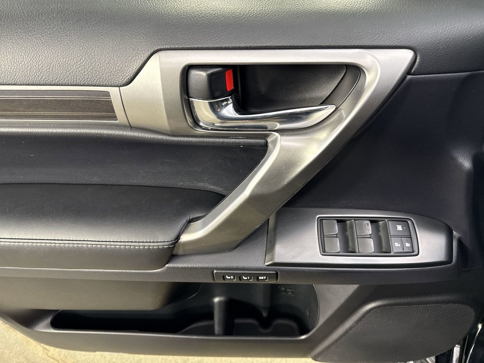 Used 2022 Lexus GX 460 Premium w/ Accessory Package AWD/4WD image 21