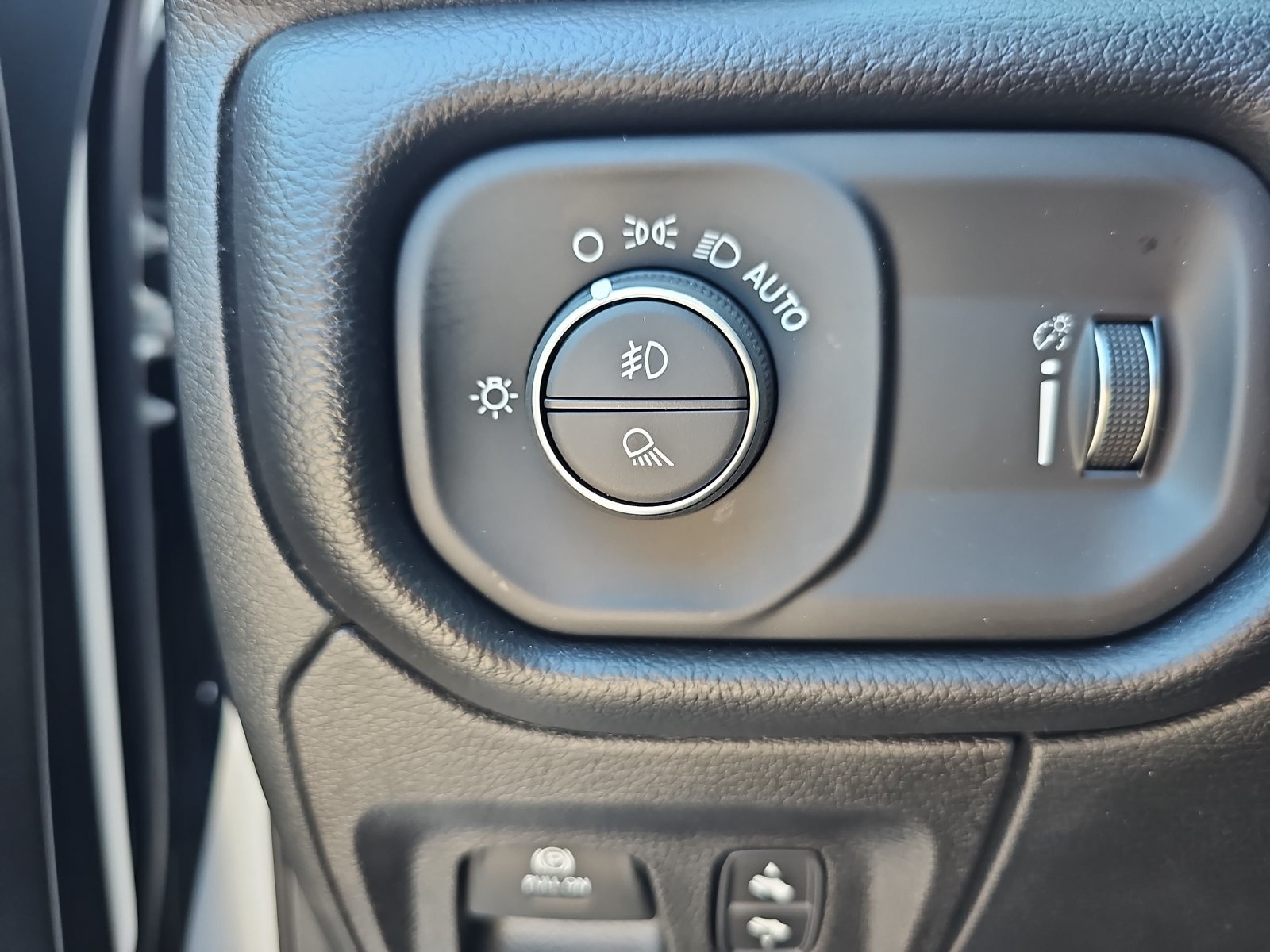 Used 2022 RAM 1500 Big Horn AWD/4WD image 35