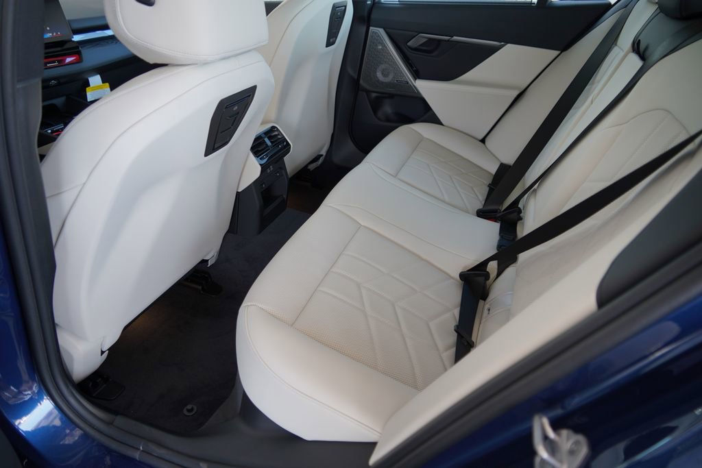 New 2026 BMW 550e xDrive w/ Executive Package AWD/4WD image 20