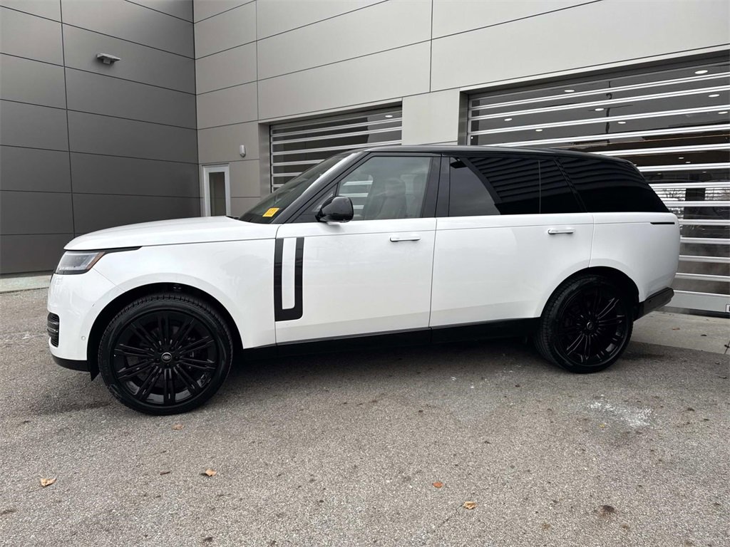 Used 2024 Land Rover Range Rover Long Wheelbase SE image 3