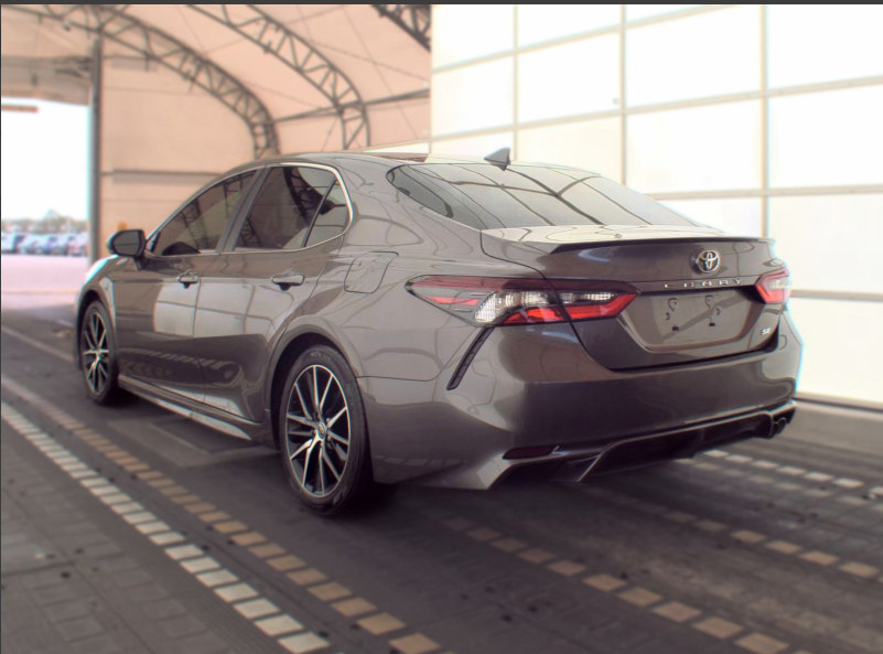 Used 2023 Toyota Camry SE FWD image 4