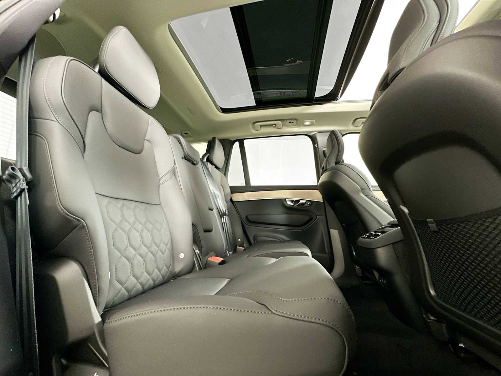 Used 2025 Volvo XC90 B6 Plus w/ Protection Package Premier image 27