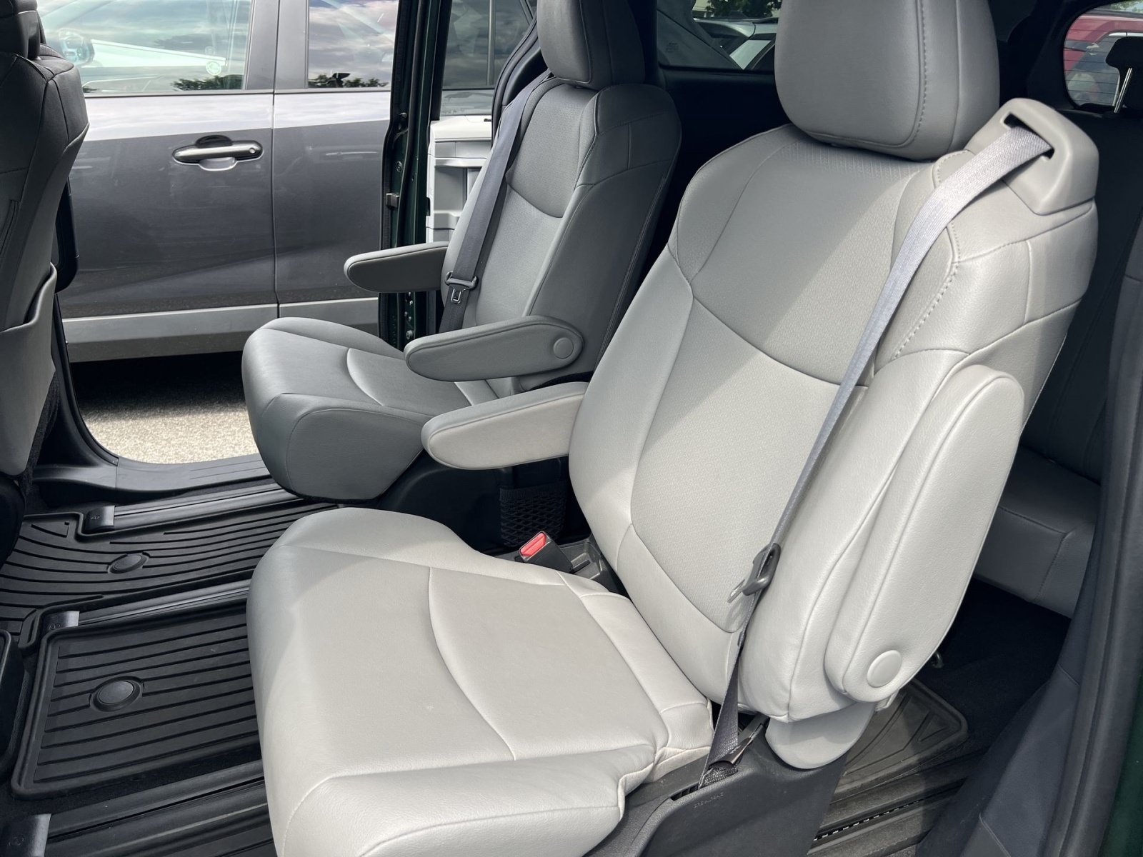 Used 2025 Toyota Sienna XLE AWD/4WD image 20