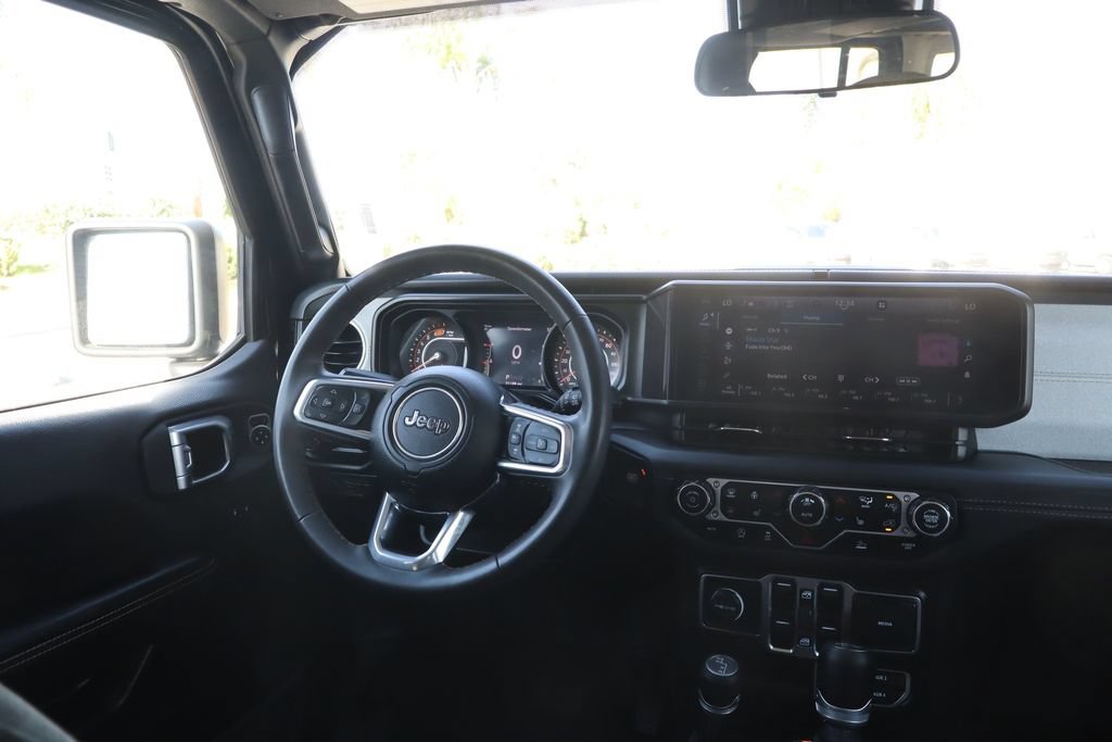 Used 2024 Jeep Wrangler Unlimited Sahara AWD/4WD image 27