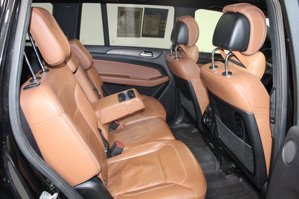 Used 2018 Mercedes-Benz GLS 450 4MATIC image 32