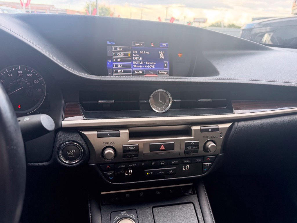 Used 2016 Lexus ES 350 w/ Luxury Package w/Wood Trim FWD image 8