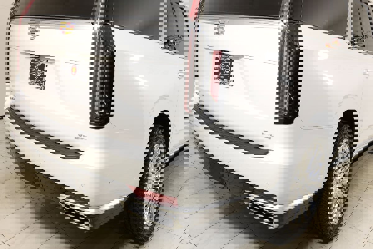 Used 2022 Cadillac Escalade ESV Premium Luxury w/ Performance Package image 44