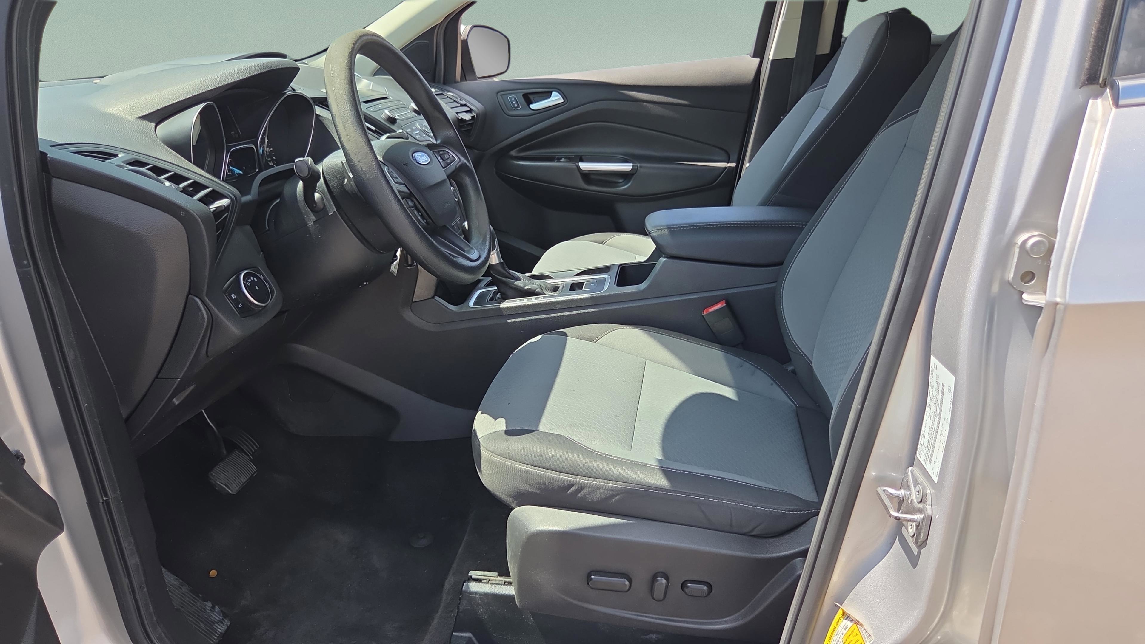 Used 2017 Ford Escape SE FWD image 9