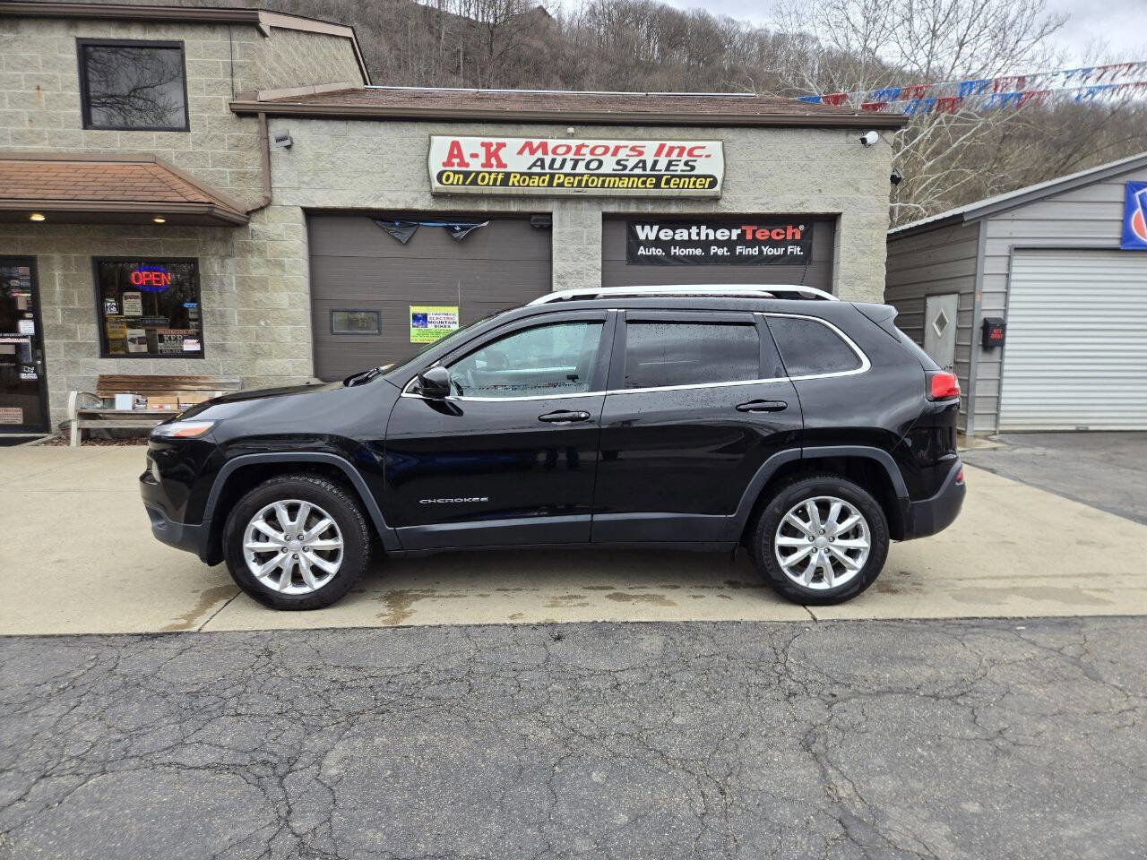 Used 2017 Jeep Cherokee Limited AWD/4WD image 5